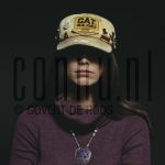 24-02-1978 Emmylou Harris at studio in Amsterdam, the Netherlands. February 24, 1978 

[keywords]Headshot, Cap[/keywords]